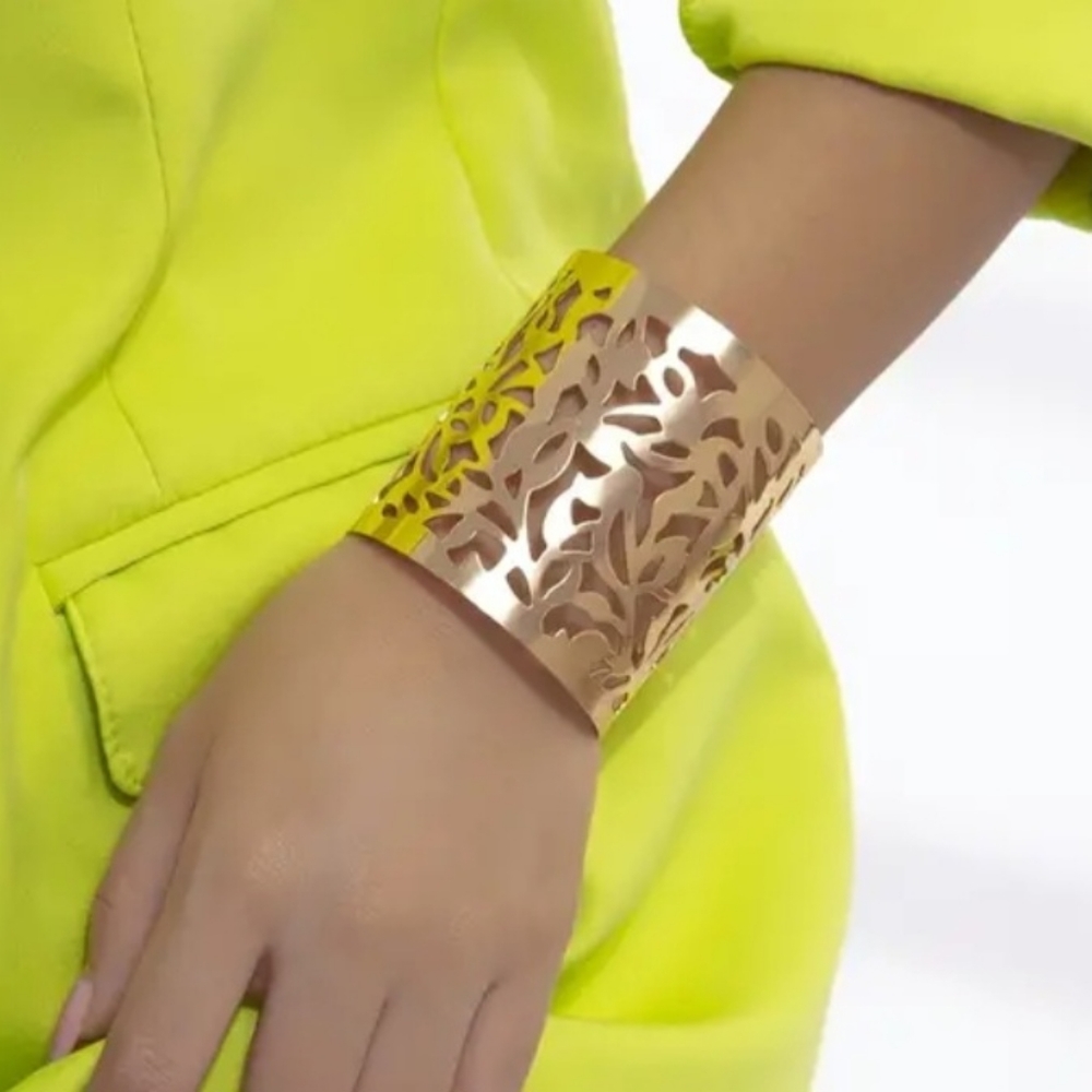 Fashion flower cutout open bracelet cuff NWT Fast Ship. Quality!
